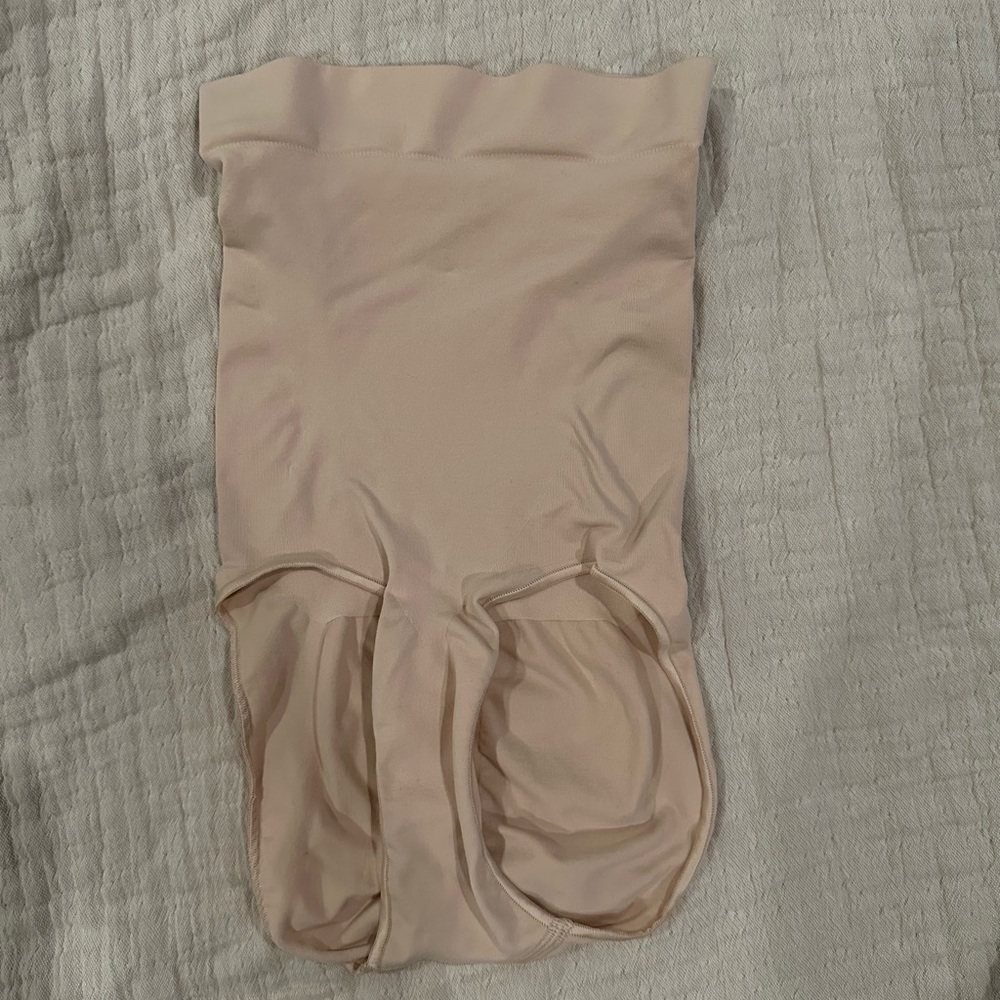 nwot skims shaping underwear nude brief